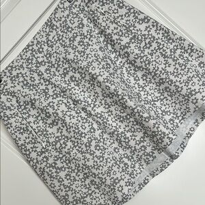 GFORE Women’s White and Gray Floral Golf Skort, Size Small